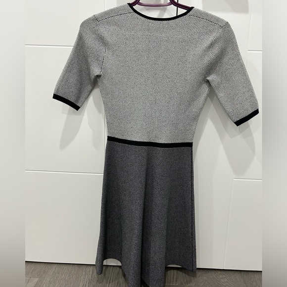 Club Monaco wisten sweater dress black and white size XS. - Picture 3 of 3